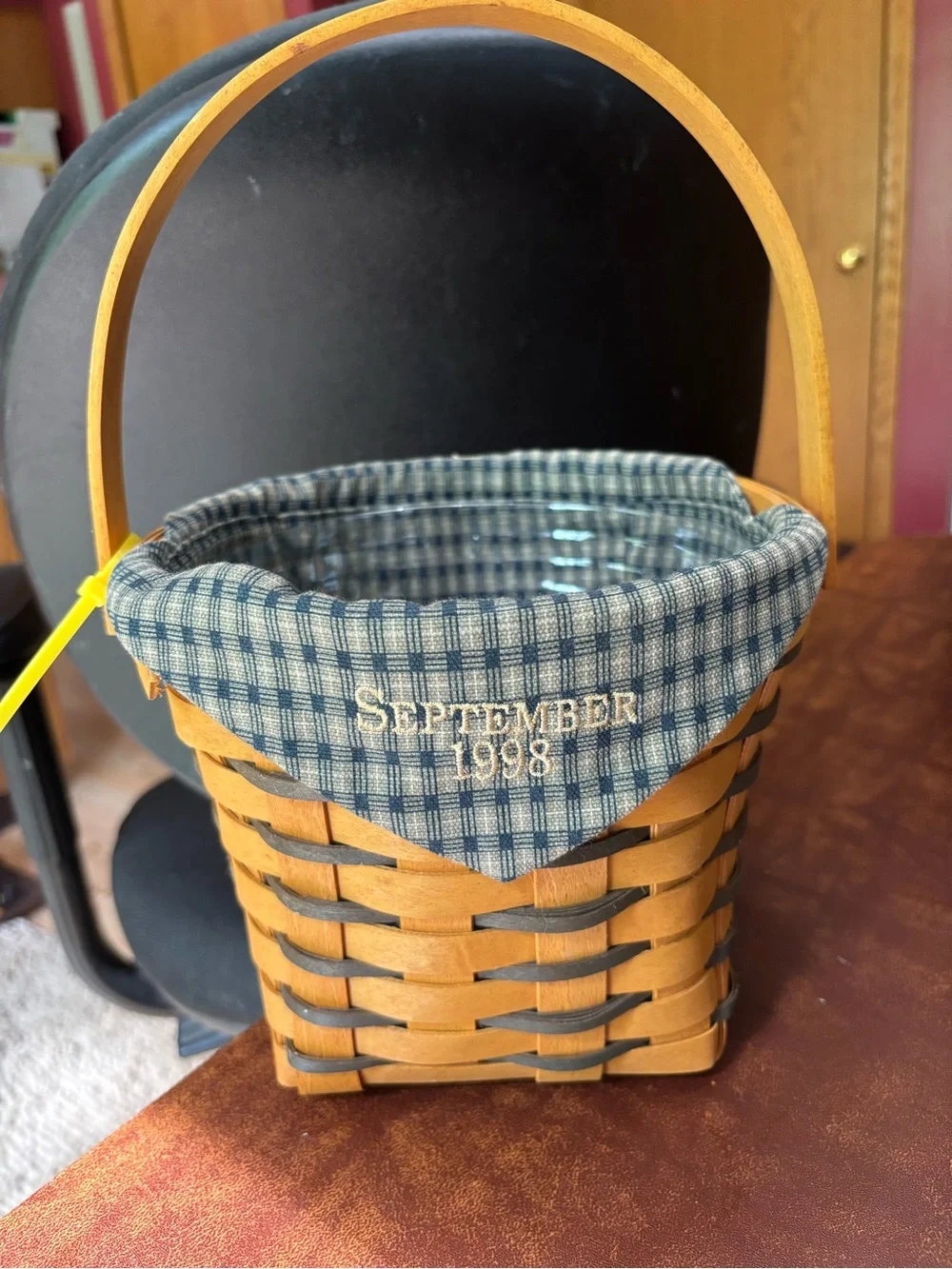 Longaberger 1998 Crawford Barn Raising basket,liner,protector & tie on - Picture 2 of 4
